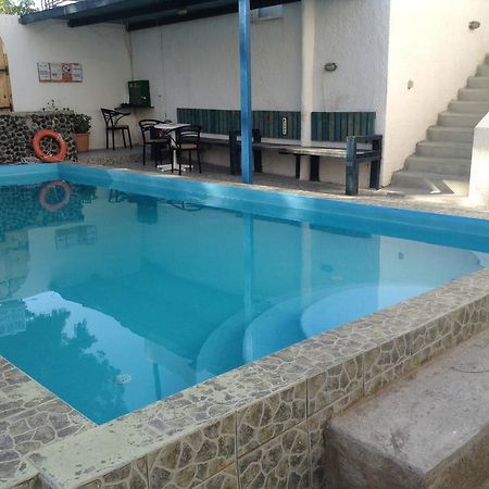 Rooms To Let Katerina & John'S Περίσσα Εξωτερικό φωτογραφία