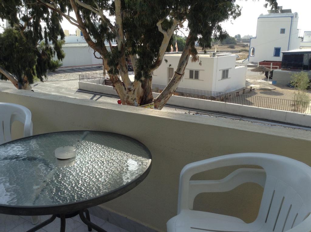 Rooms To Let Katerina & John'S Περίσσα Δωμάτιο φωτογραφία