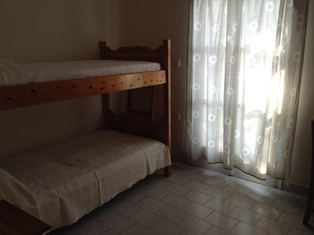Rooms To Let Katerina & John'S Περίσσα Εξωτερικό φωτογραφία