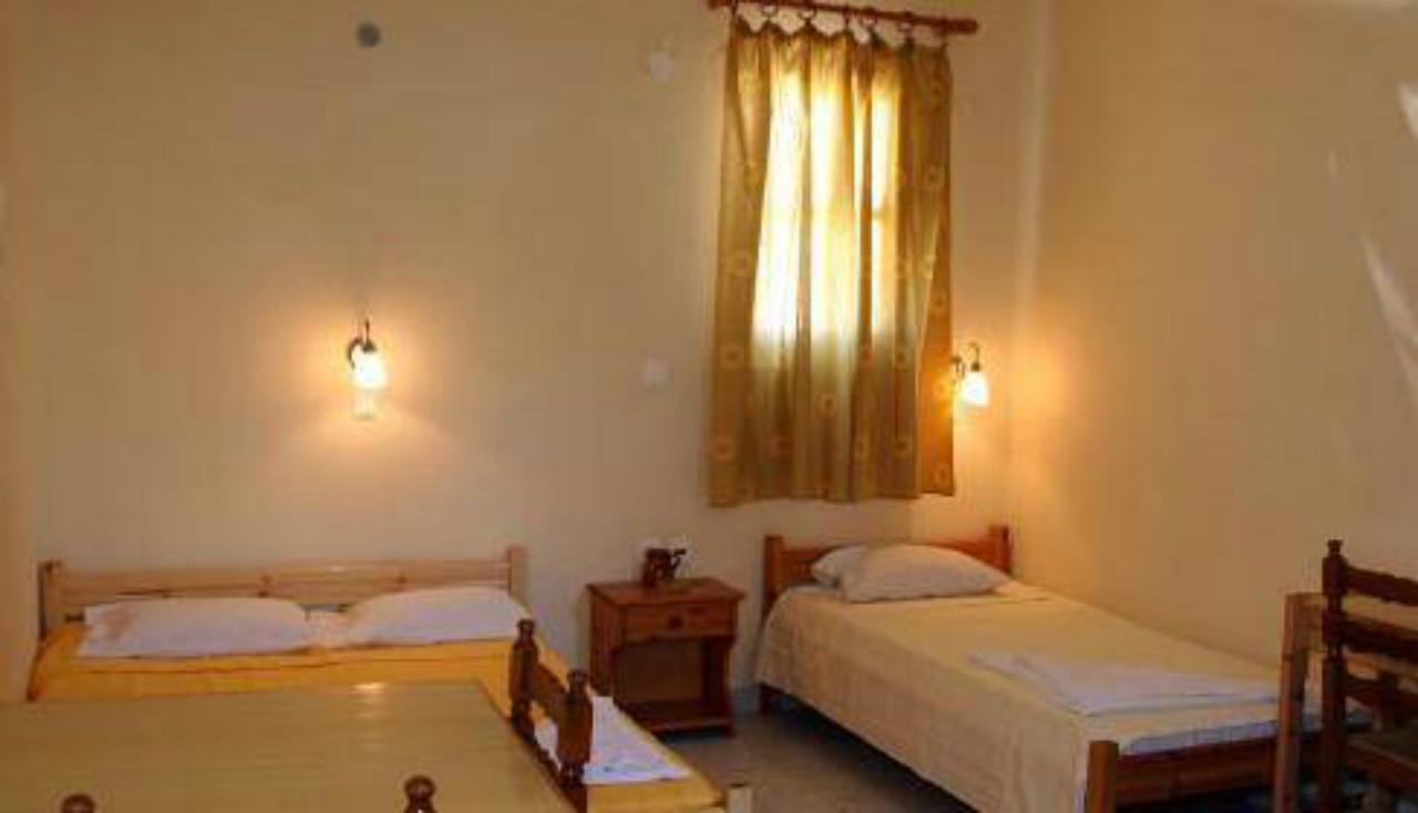 Rooms To Let Katerina & John'S Περίσσα Εξωτερικό φωτογραφία