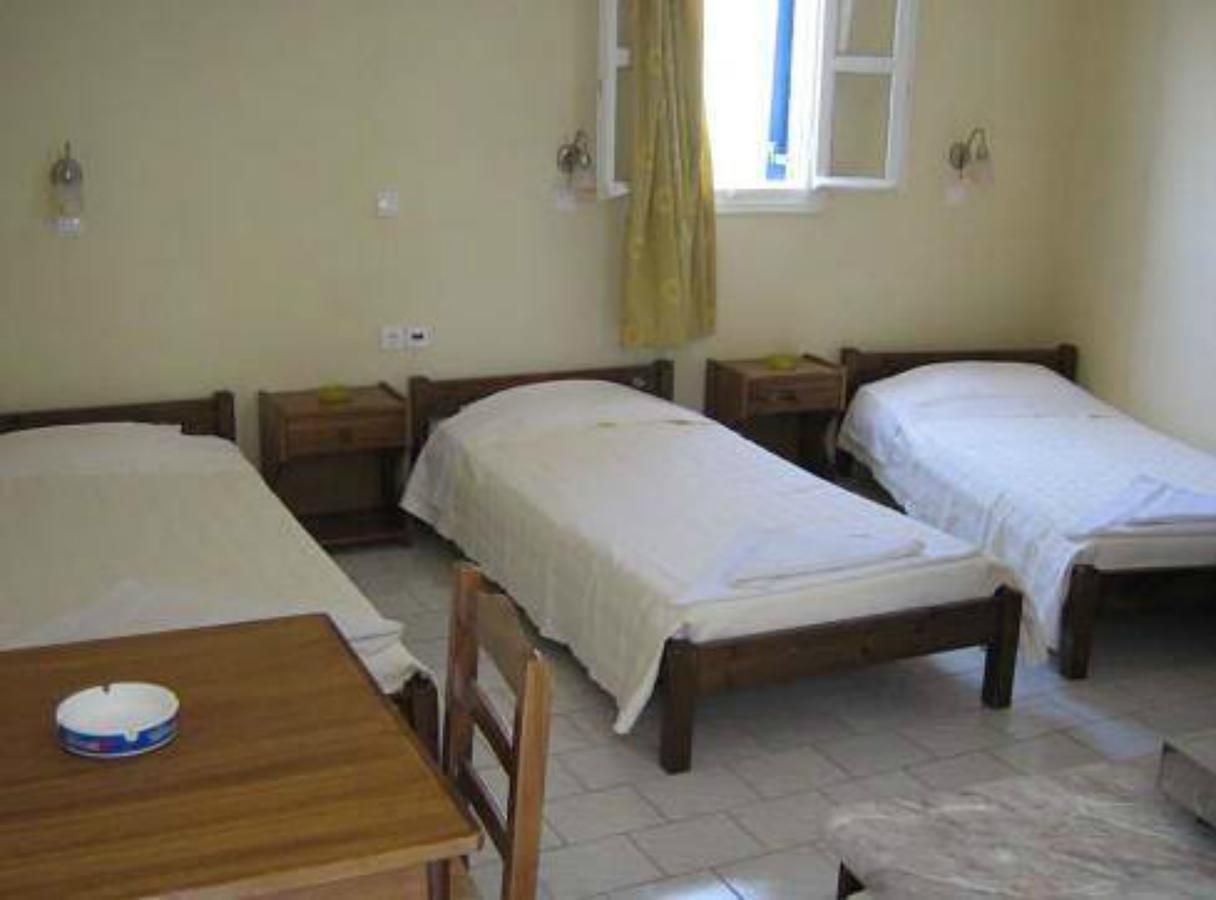 Rooms To Let Katerina & John'S Περίσσα Εξωτερικό φωτογραφία